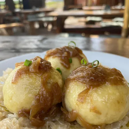 Restaurace & U Tri Jasanu بيت ضيافة زنويمو