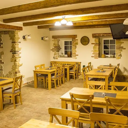 Restaurace & U Tri Jasanu زنويمو